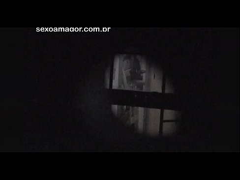 ❤️ Blondie ezkutuan grabatzen du auzoko voyeur batek adreilu hutsen atzean ezkutatuta ️ Pornografia besterik ez gurean eu.niceporn-tv.ru ﹏